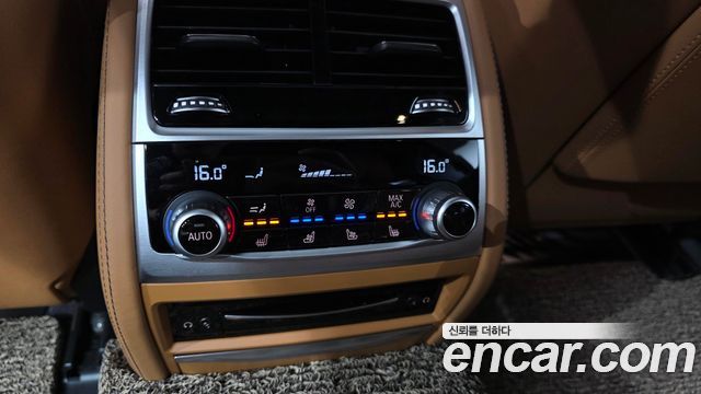 BMW 7 Series (G11) 740Li xDrive Design Pure Excellence 2022 — фото 30