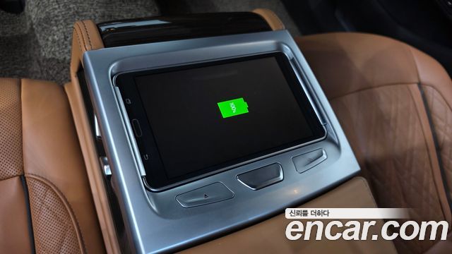 BMW 7 Series (G11) 740Li xDrive Design Pure Excellence 2022 — фото 31