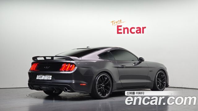 Ford Mustang GT Coupe 2017 — фото 2