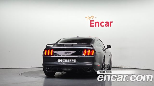 Ford Mustang GT Coupe 2017 — фото 4