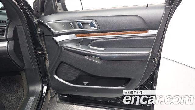 Ford Explorer 2.3 Limited 4WD 5th 2016 — фото 24