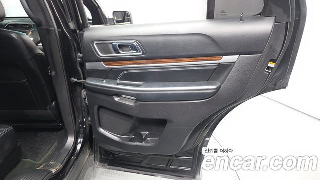 Ford Explorer 2.3 Limited 4WD 5th 2016 — фото 25