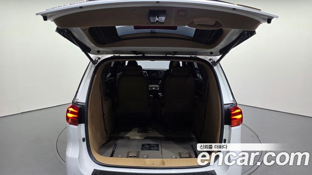 Kia Carnival 7-Seater Hi-Limousine President 2019 — фото 30