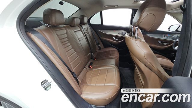 Mercedes-Benz E-Class (W213) E300 AMG Line 2019 — фото 15