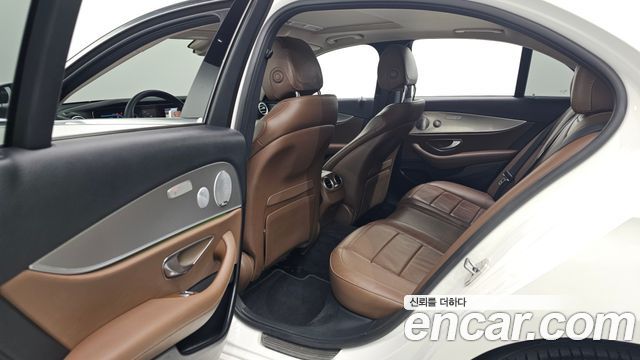 Mercedes-Benz E-Class (W213) E300 AMG Line 2019 — фото 16