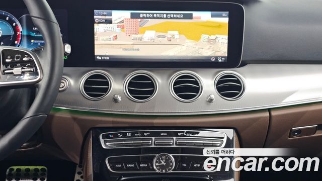Mercedes-Benz E-Class (W213) E300 AMG Line 2019 — фото 18