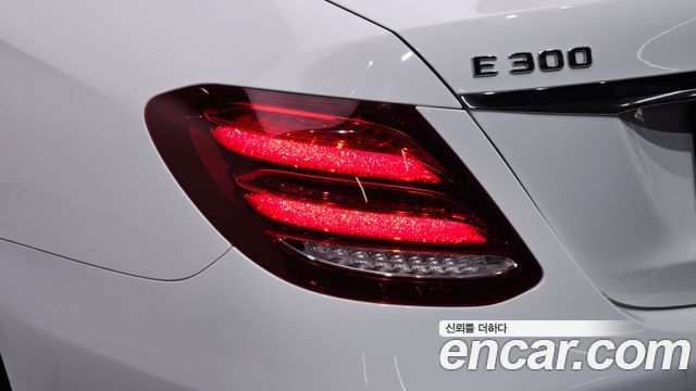 Mercedes-Benz E-Class (W213) E300 AMG Line 2019 — фото 29