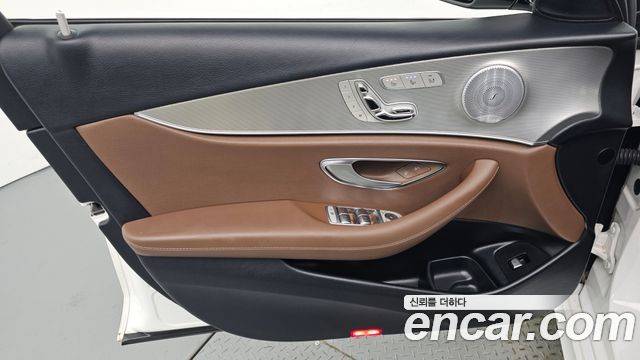 Mercedes-Benz E-Class (W213) E300 AMG Line 2019 — фото 30