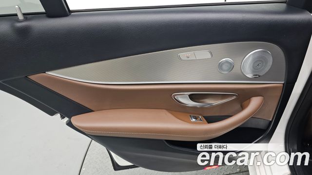 Mercedes-Benz E-Class (W213) E300 AMG Line 2019 — фото 31