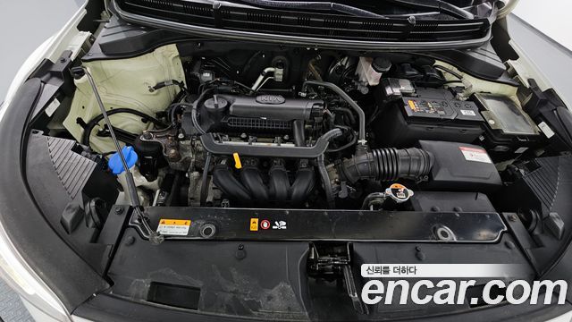 Kia Stonic 1.4 Prestige 2020 — фото 6