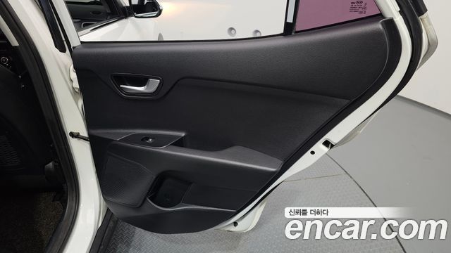 Kia Stonic 1.4 Prestige 2020 — фото 31