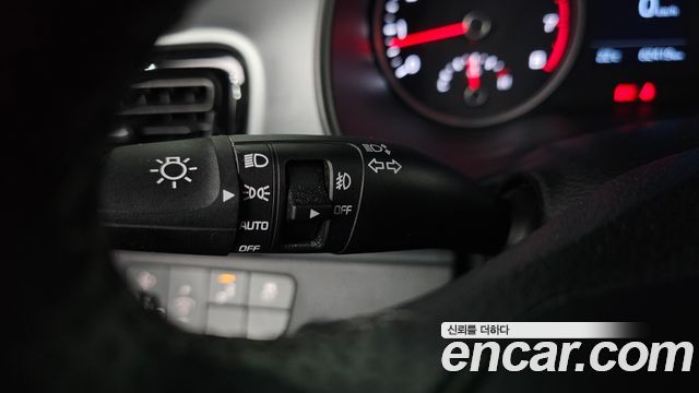 Kia Stonic 1.4 Prestige 2020 — фото 38