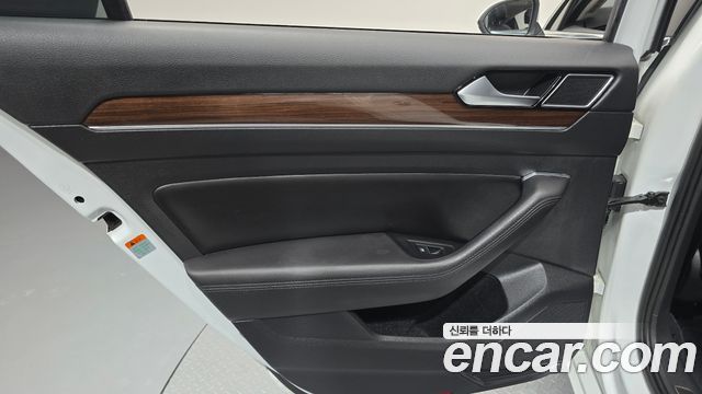 Volkswagen Passat GT (B8) 2.0 TDI Premium 2018 — фото 25