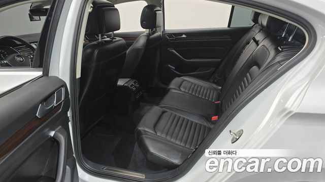 Volkswagen Passat GT (B8) 2.0 TDI Premium 2018 — фото 26