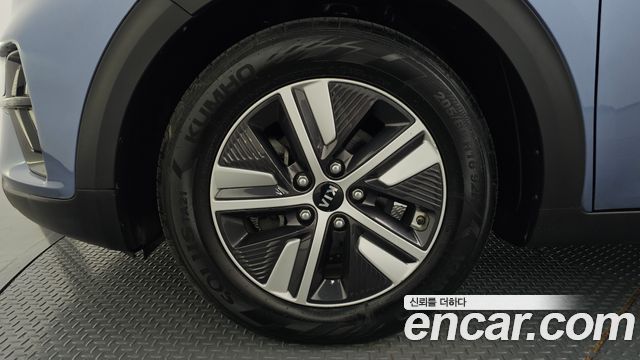 Kia Niro 1.6 HEV Noblesse Special 2020 — фото 5