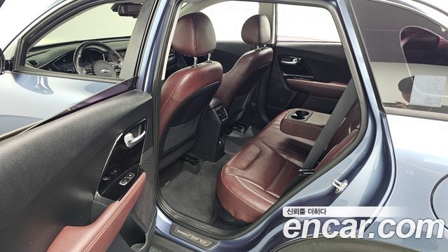 Kia Niro 1.6 HEV Noblesse Special 2020 — фото 12
