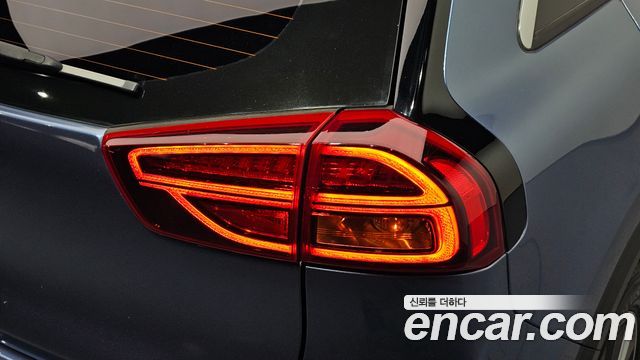 Kia Niro 1.6 HEV Noblesse Special 2020 — фото 23