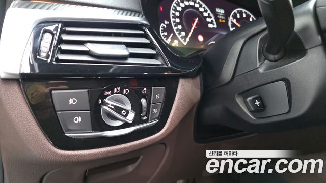 BMW 5 Series (G30) 530i xDrive M Sport Package Plus 2019 — фото 27