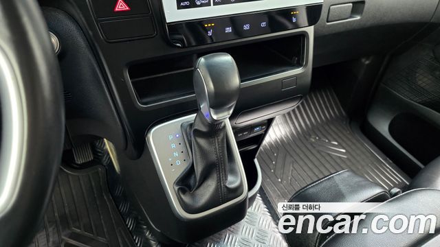 Hyundai Staria Tourer 11-Seater Modern 2023 — фото 9