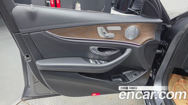 Mercedes-Benz E-Class (W213) E300 4MATIC Exclusive 2019 — фото 24