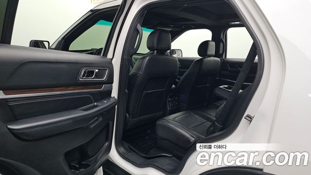 Ford Explorer 2.3 Limited 4WD 5th 2017 — фото 11