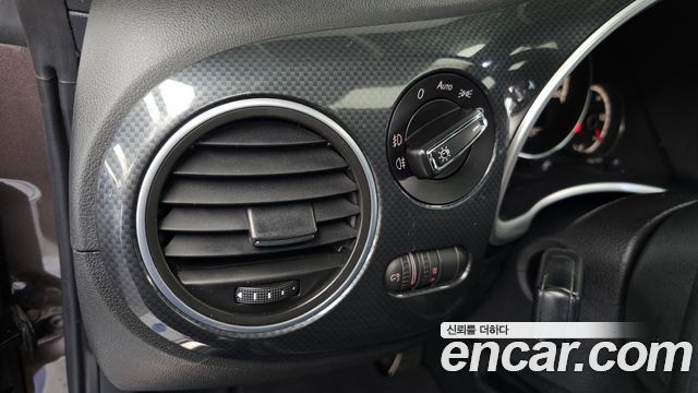 Volkswagen Beetle 2.0 TDI Premium 3rd 2013 — фото 14