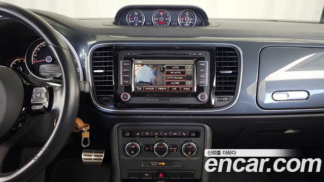 Volkswagen Beetle 2.0 TDI Premium 3rd 2013 — фото 16