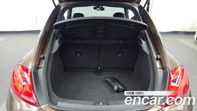 Volkswagen Beetle 2.0 TDI Premium 3rd 2013 — фото 20