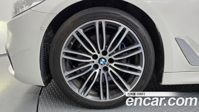 BMW 5 Series (G30) 530i xDrive M Sport Package Plus 2019 — фото 5