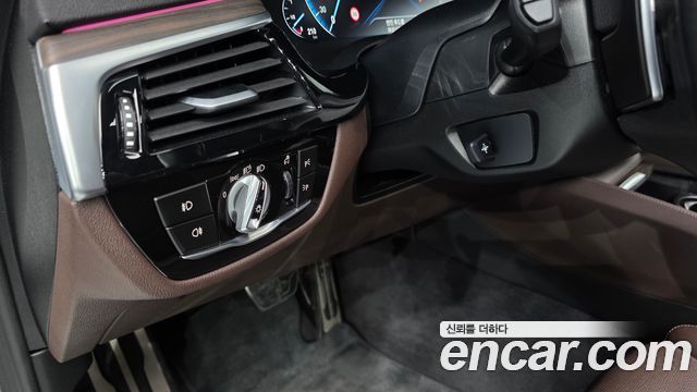 BMW 5 Series (G30) 530i xDrive M Sport Package Plus 2019 — фото 16