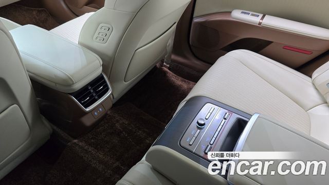 Hyundai Grandeur (GN7) 2,5 Gasoline 2WD Calligraphy 2023 — фото 20