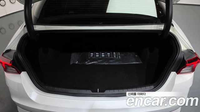 Kia K5 (III) 2.0 Noblesse 2023 — фото 20