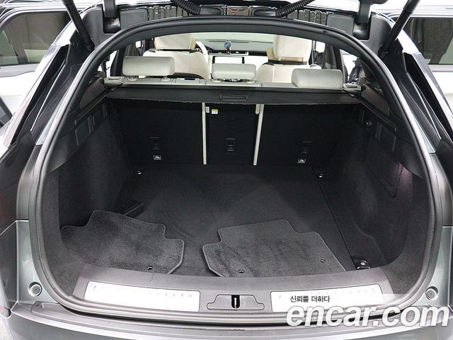 Land Rover Range Rover Velar 3.0 D300 R-Dynamic SE 2018 — фото 5