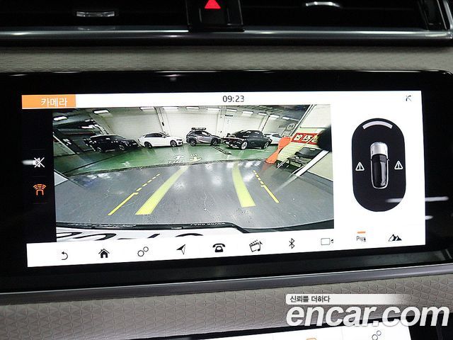 Land Rover Range Rover Velar 3.0 D300 R-Dynamic SE 2018 — фото 8