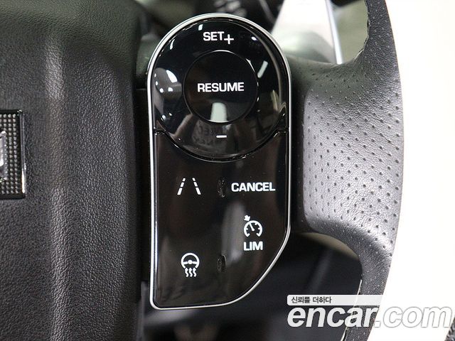 Land Rover Range Rover Velar 3.0 D300 R-Dynamic SE 2018 — фото 10