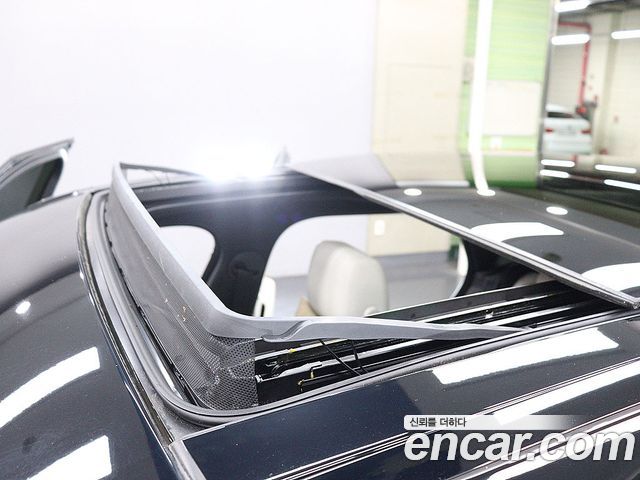 Land Rover Range Rover Velar 3.0 D300 R-Dynamic SE 2018 — фото 16