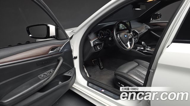 BMW 5 Series (G30) 520d xDrive M Sport Package Plus 2017 — фото 10