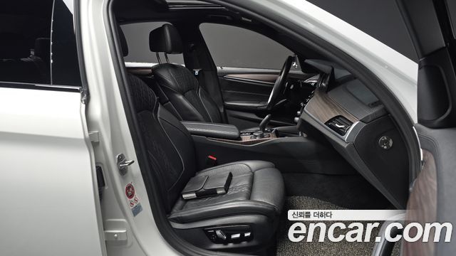 BMW 5 Series (G30) 520d xDrive M Sport Package Plus 2017 — фото 11