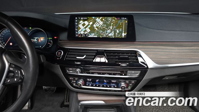 BMW 5 Series (G30) 520d xDrive M Sport Package Plus 2017 — фото 14