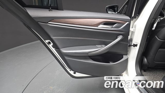 BMW 5 Series (G30) 520d xDrive M Sport Package Plus 2017 — фото 25