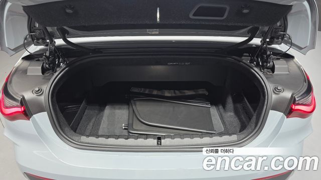 BMW 4 Series (G22) 420i Online Exclusive Convertible 2022 — фото 15