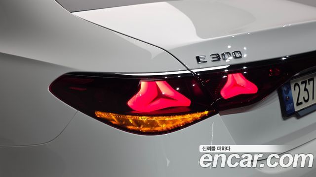 Mercedes-Benz E-Class (W214) E300 4MATIC Exclusive 2024 — фото 23