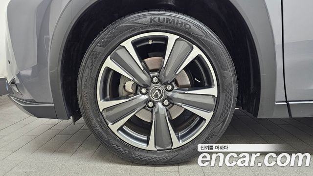 Lexus UX250h 2.0 AWD 2019 — фото 5