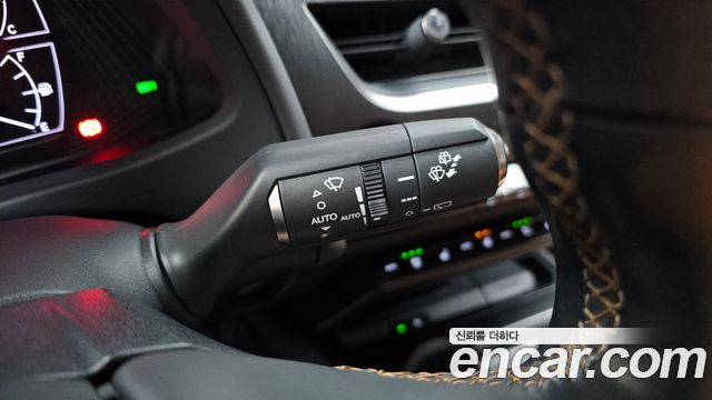 Lexus UX250h 2.0 AWD 2019 — фото 20