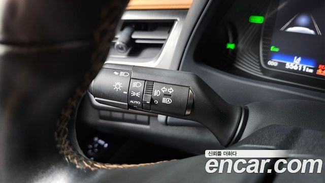 Lexus UX250h 2.0 AWD 2019 — фото 28