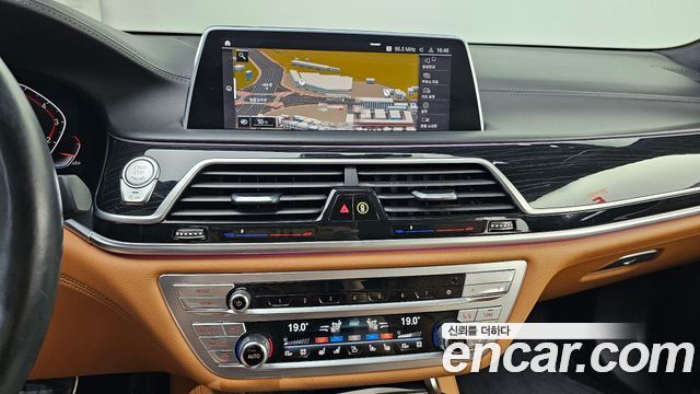 BMW 7 Series (G11) 740Li xDrive M Sport Package 2021 — фото 14