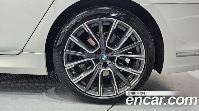 BMW 7 Series (G11) 740Li xDrive M Sport Package 2021 — фото 21