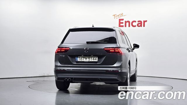 Volkswagen Tiguan (II) 2.0 TDI Premium 2020 — фото 4