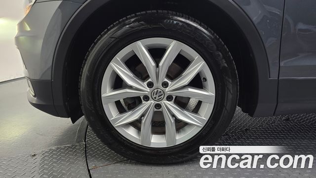 Volkswagen Tiguan (II) 2.0 TDI Premium 2020 — фото 5