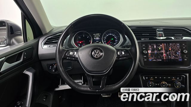 Volkswagen Tiguan (II) 2.0 TDI Premium 2020 — фото 12